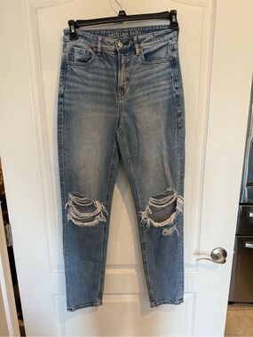 American Eagle Outfitters denim strigid high-rise ripped mom jean sz 4 long tall